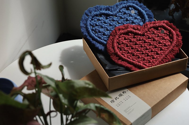 In addition to weaving hand-made macrame Tanabata Valentine's Day heart-to-heart coaster gift box - ของวางตกแต่ง - ผ้าฝ้าย/ผ้าลินิน หลากหลายสี