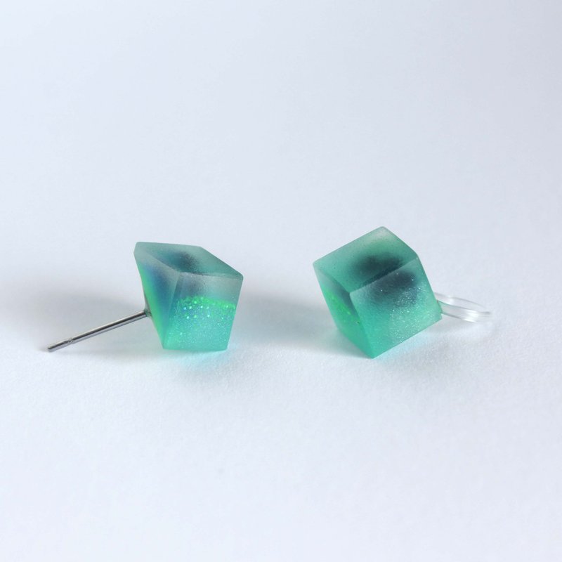 Meet You in the Maze / resin earring - Single /  ICE CUBE - ต่างหู - เรซิน สีเขียว