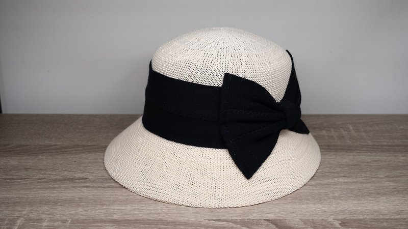 British bow lady hat-fashionable white knitted hat fisherman hat paper thread woven washable made in Taiwan - หมวก - กระดาษ ขาว