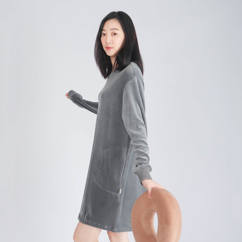UMORFIL膠原蛋白珊瑚絨連身裙居家服-深灰 - 睡衣/居家服 - 棉．麻 灰色