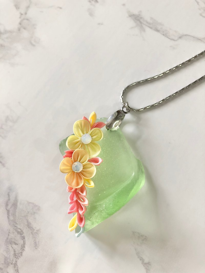 Green sea glass pendant with hydrangea kanzashi flowers necklace - Necklaces - Glass Green