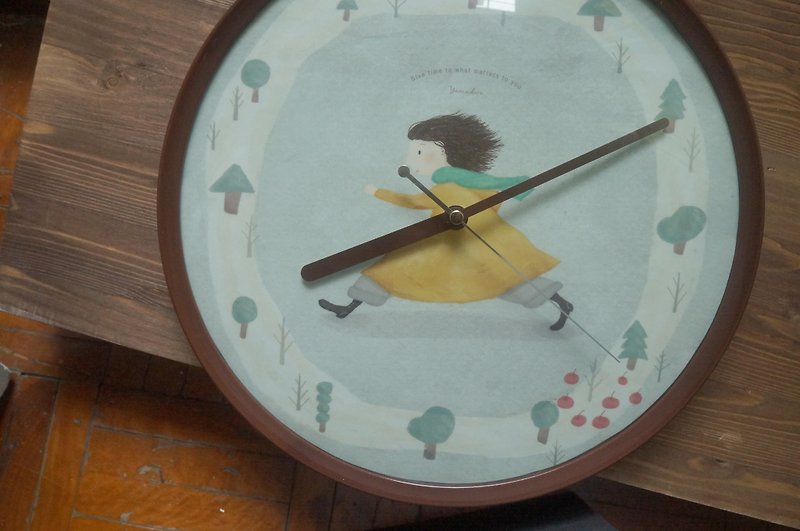 クロックの女の子のイラストを実行するための取り組み - 時計 - プラスチック グリーン