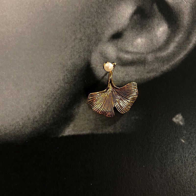 Moo Ren Love Innocent Series Apricot Leaf Ear Pin Clip-On - ต่างหู - โลหะ สีทอง