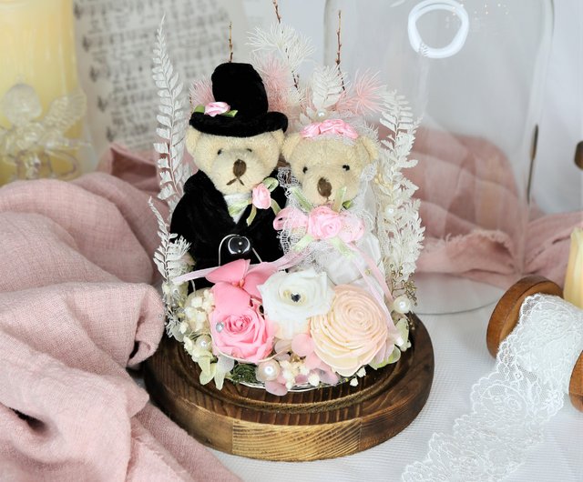 Made in Heaven | プリザーブドフラワー カップル くま人形 ガラスカバー 結婚祝い 結婚式 飾り - ショップ  flowerplustw ドライフラワー・ブーケ - Pinkoi