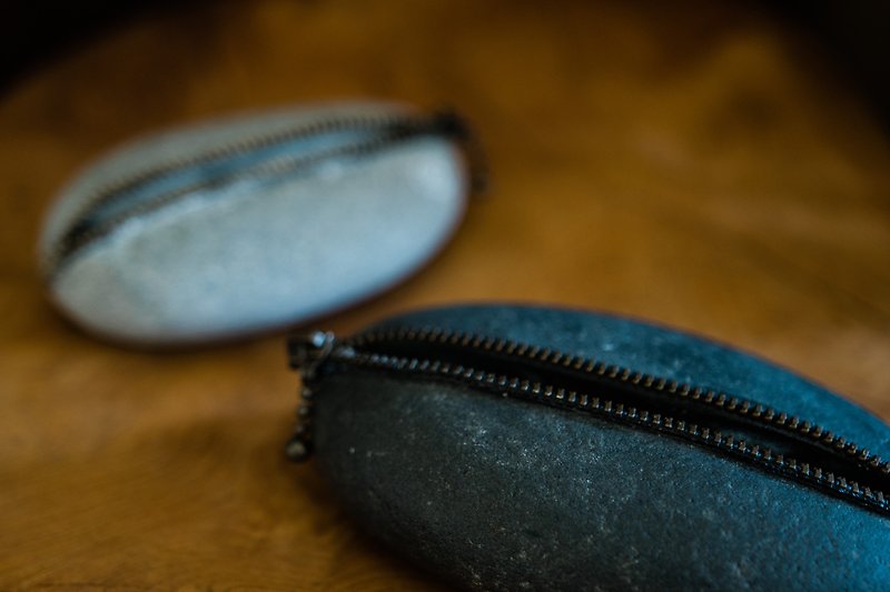 [Naluwan Craft Workshop] Interesting stone zipper bag - อื่นๆ - หิน สีเทา