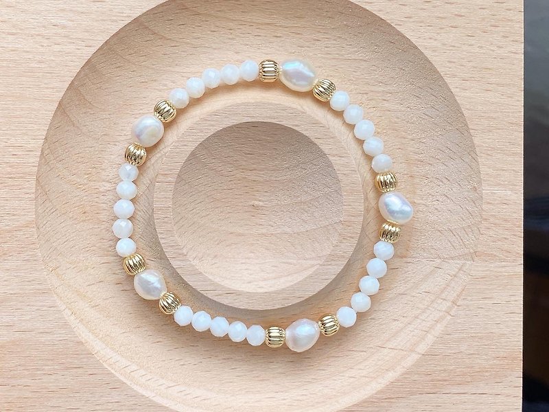 Natural White Shell and Pearl Stretch Bracelet - Bracelets - Shell 