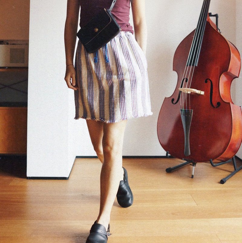 Italian-made red and blue striped summer short skirt with two pockets, thin Linen and linen with wool edges - Skirts - Cotton & Hemp Blue