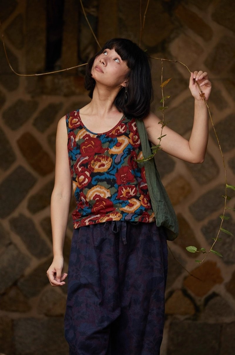 Retro Literary Linen and Linen Knitted Printed Vest - เสื้อกั๊กผู้หญิง - วัสดุอื่นๆ สีแดง