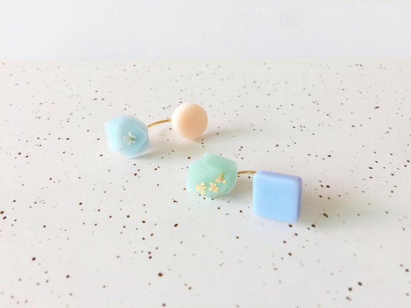 糖菓馬卡龍系列-藍莓奶油馬卡龍 貼耳 兩戴 手工耳環 耳針 - 耳環/耳夾 - 其他材質 多色