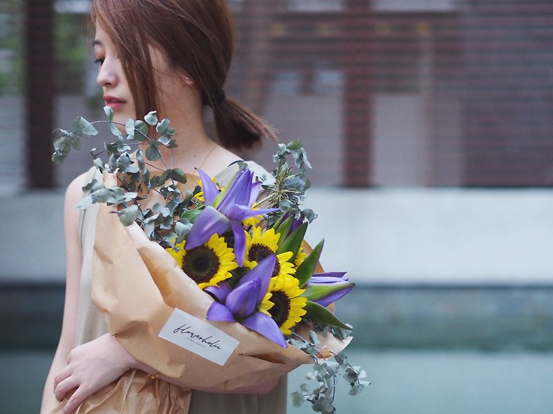 Sunflower and water lily graduation bouquet / welcome to pick up / please communicate before placing an order