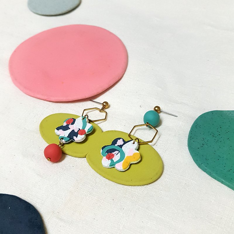 Summer Fruit Series-Colorful Double-sided Pattern Asymmetric Flower Earrings (Clip-On can be changed) - ต่างหู - ดินเหนียว หลากหลายสี