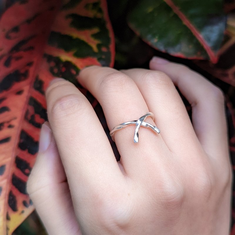 Ribbon sterling silver ring wrapped around the finger - General Rings - Silver Silver