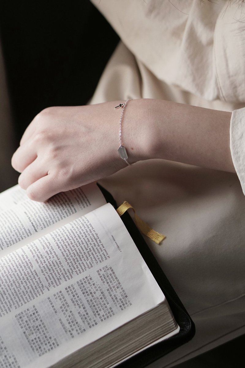 HEYMEN黑門 萬古磐石為我開Christ 基督教十字架純銀氣質女款手鏈 - 手鍊/手環 - 銀 