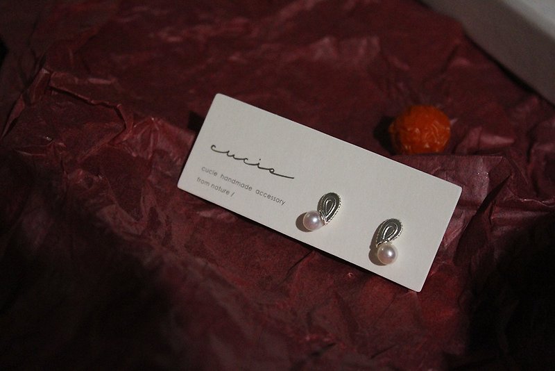 New Year Traditional Rabbit Light Silver Pearl Stud Earrings Handmade - ต่างหู - เงินแท้ 
