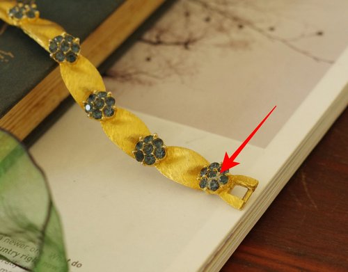 アンティーク超美品ゴールドサテンリボンブルーラインストーン