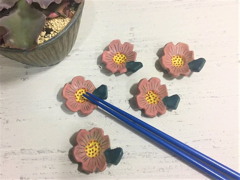 Safflower stripe-shaped Stone ceramics chopsticks chopsticks holder _ - Chopsticks - Pottery Pink