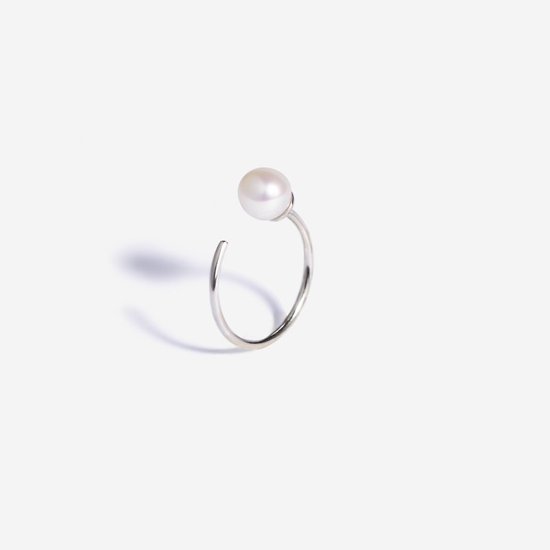 小圈型純銀珍珠耳環 | 淡水珍珠。粉珍珠。耳勾。氣質。優雅 - 耳環/耳夾 - 純銀 
