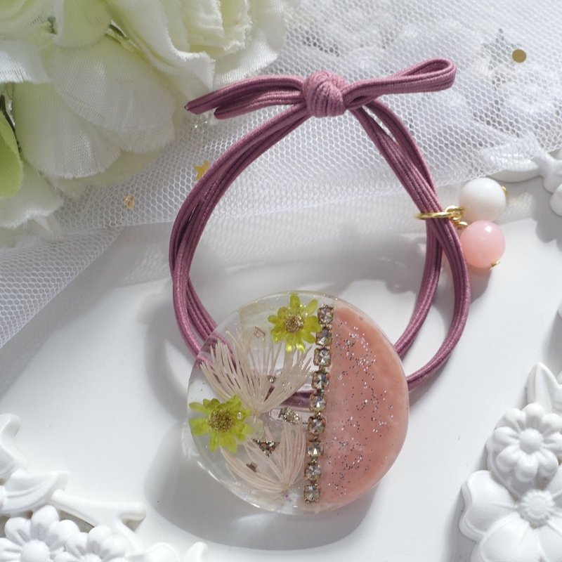 原創手工 乾燥花 髮圈 橡筋 滴膠 樹脂 Resin Hair Accessory - 髮夾/髮圈 - 其他材質 