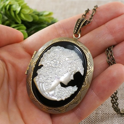 AGATIX White MOP on Black Agate Lady Girl Cameo Photo Locket Victorian Necklace Jewelry