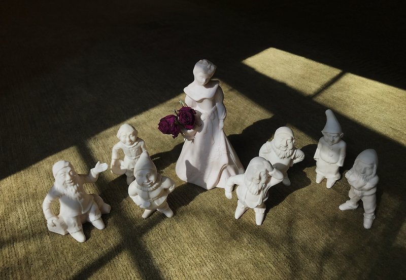 白雪姫と7人の小人が飾る - 置物 - 陶器 ホワイト