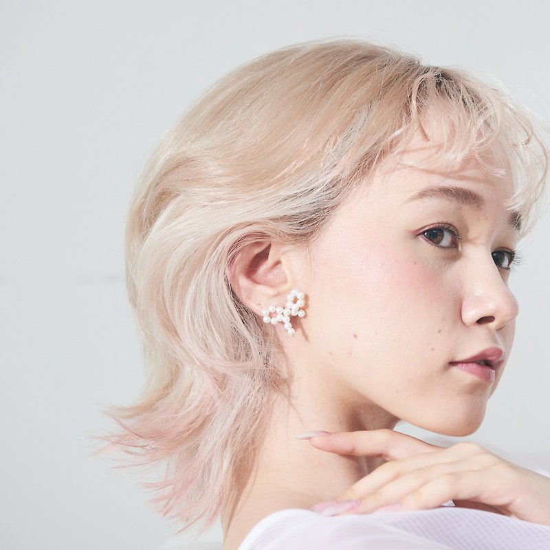 Pearl Mini Bow Pierce/Earrings - 耳環/耳夾 - 塑膠 白色