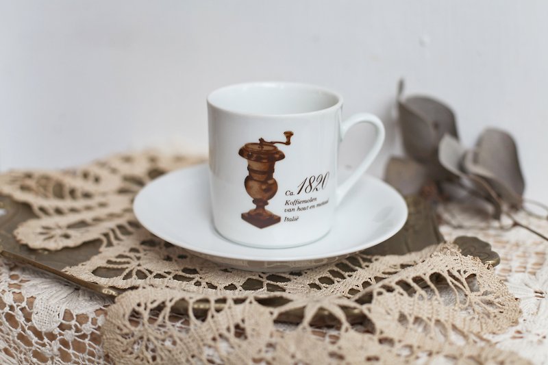 【好日戀物】1820/1860德國vintage雙面磨豆機紀念咖啡杯組 - 咖啡杯/馬克杯 - 瓷 白色