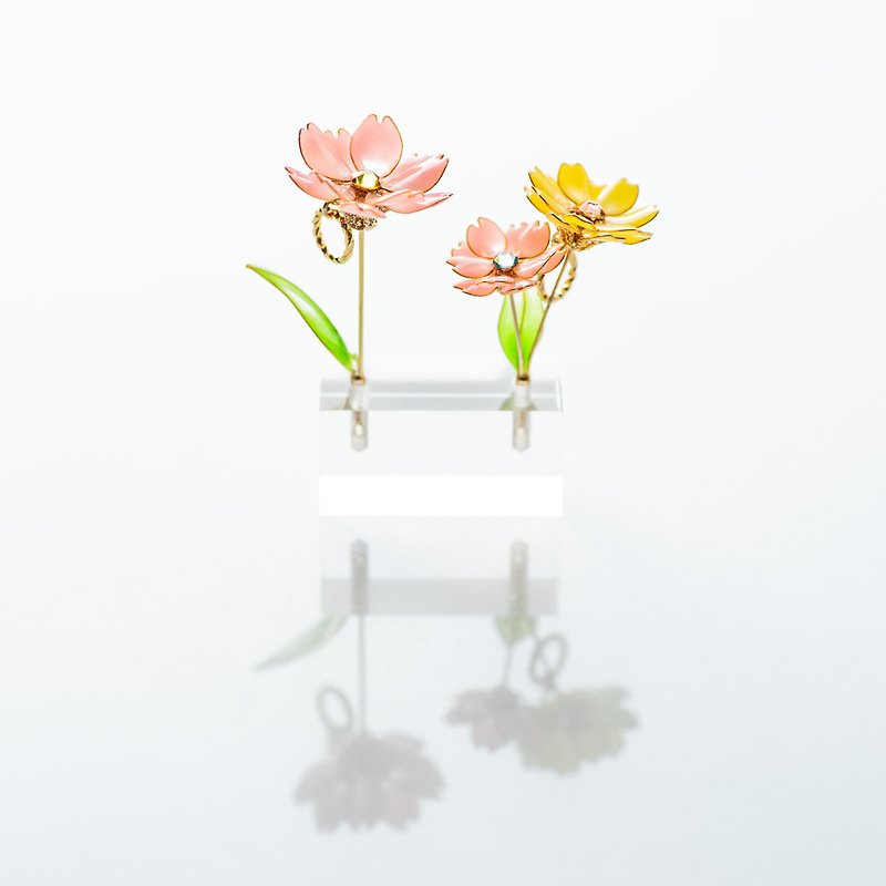 Decorated spring clip-on earrings PLANT - ต่างหู - เรซิน สึชมพู