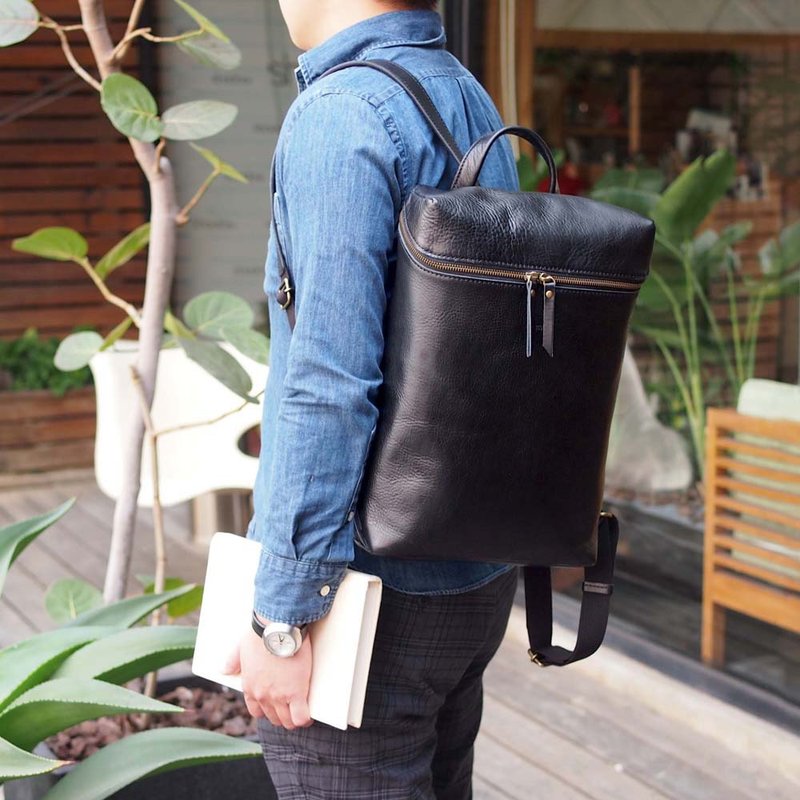 Japanese men's straightforward cowhide backpack Made in Japan by Less
