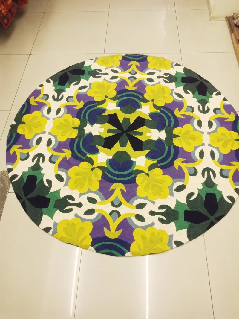 Indian Cashmere Hand Embroidered Wool Round Carpet 152x152 - Kaleidoscope - พรมปูพื้น - ผ้าไหม สีส้ม