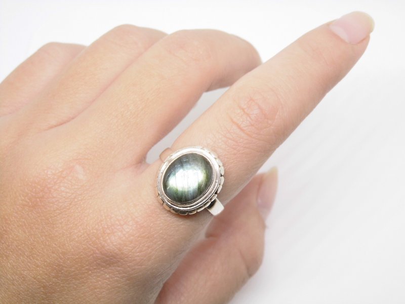 拉長石純銀簡約戒指 尼泊爾手工鑲嵌 情人禮物 生日禮物 - 戒指 - 寶石 銀色