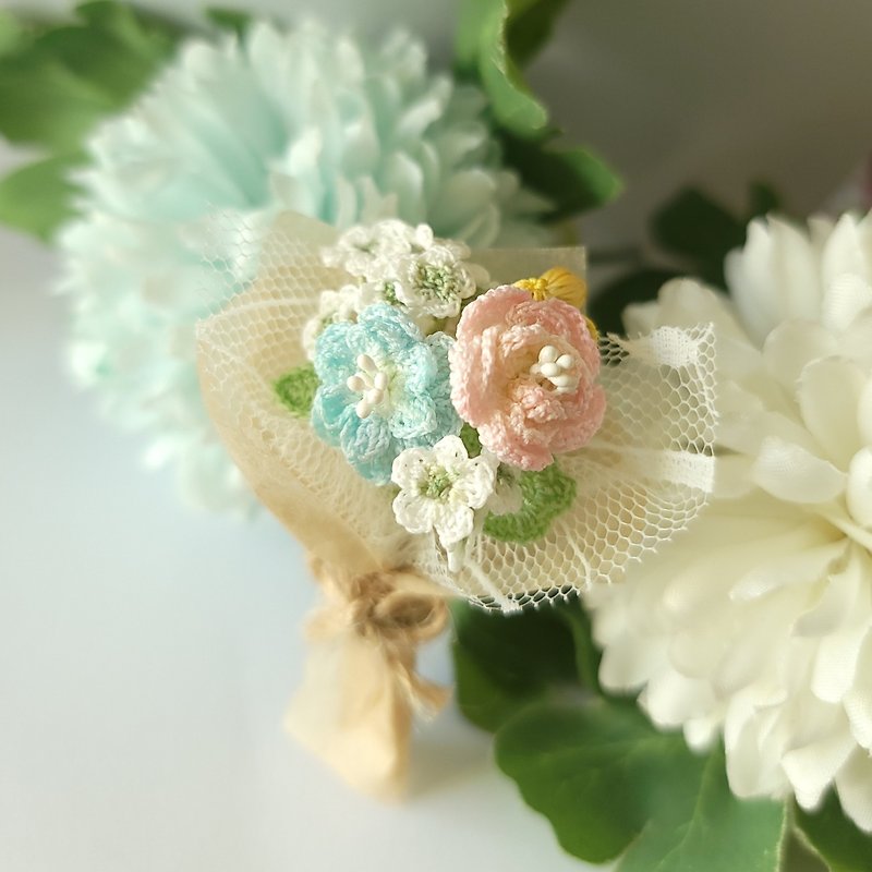 Camellia | Clematis Mini Bouquet Small Bouquet / Pin Brooch Heart Needle Hand Crochet - Other - Thread Multicolor