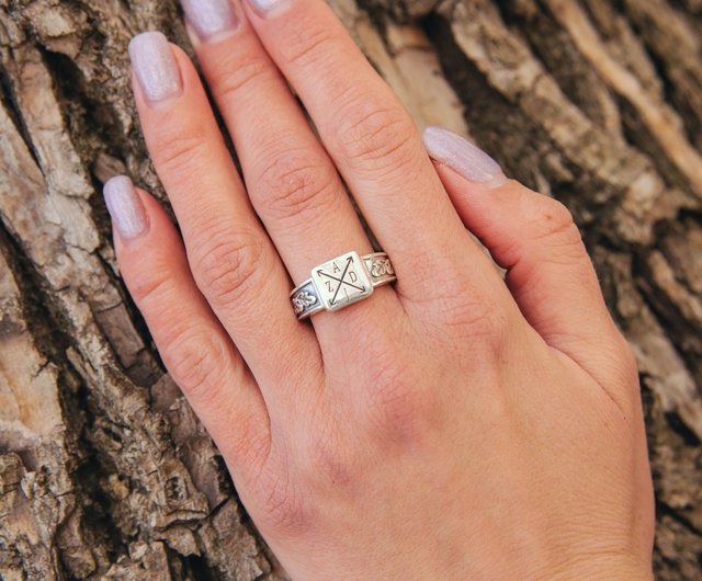 At Last ＆ Co シグネット シルバー リング モノグラム モノグラムシルバースクエア シグネット リング メンズ