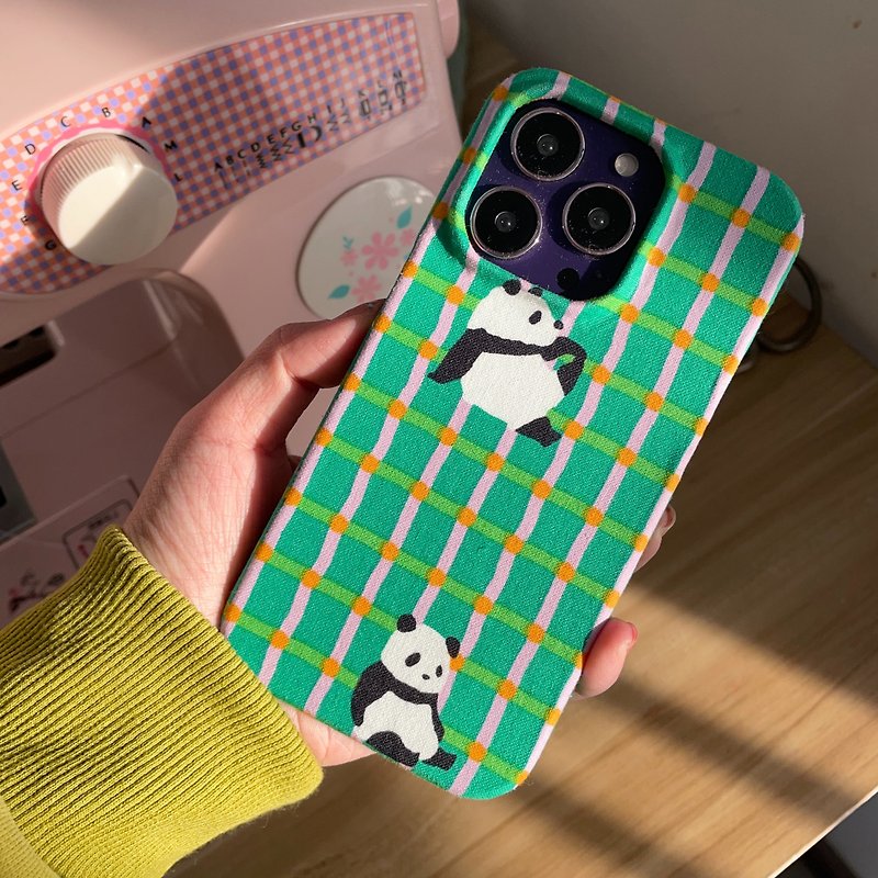 春日格紋大熊貓布藝 手工做 布面 iPhone 手機殼 可客製 - 手機殼/手機套 - 棉．麻 綠色