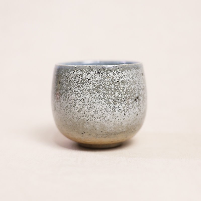 Mingya kiln l wood-fired Hagi glaze two-color water cup pottery cup tea cup pottery ceramics collection - ถ้วย - ดินเผา สีเทา