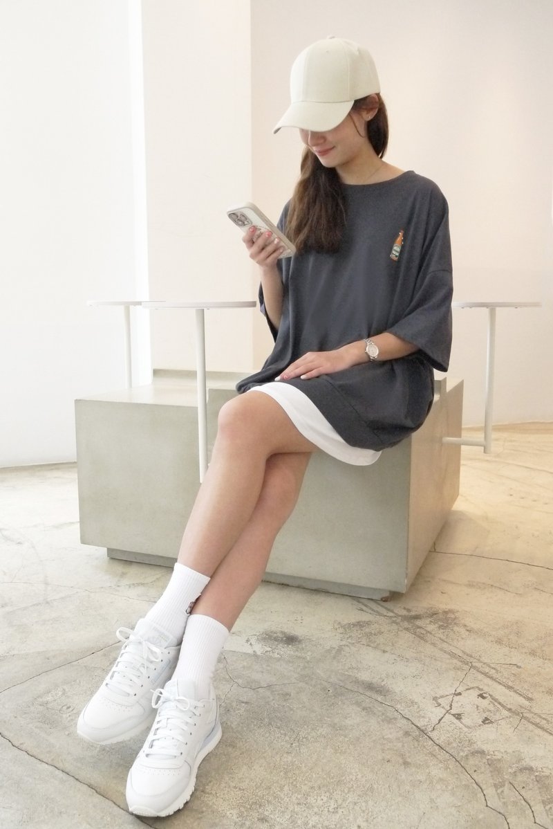 泡泡羊啤酒-層次感oversize T-shirt(灰黑) - 男 T 恤 - 棉．麻 黑色