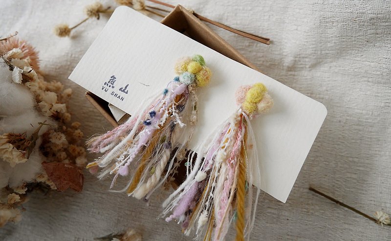 [A little more] handmade wool felt yarn earrings | 缟黄 | clip type - Earrings & Clip-ons - Polyester Yellow