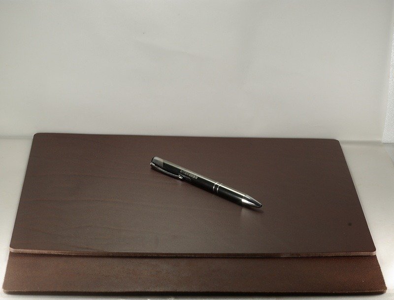 Mark Honor Italian 鞣 benzene dyed leather mat table mat writing pad - dark brown 32 cm * 24 cm - ผ้ารองโต๊ะ/ของตกแต่ง - หนังแท้ สีนำ้ตาล