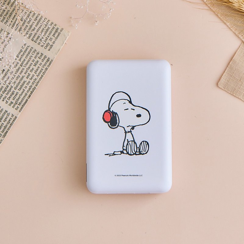 SNOOPY史努比 聽音樂MagSafe磁吸無線行動電源 - 行動電源/充電線 - 塑膠 多色