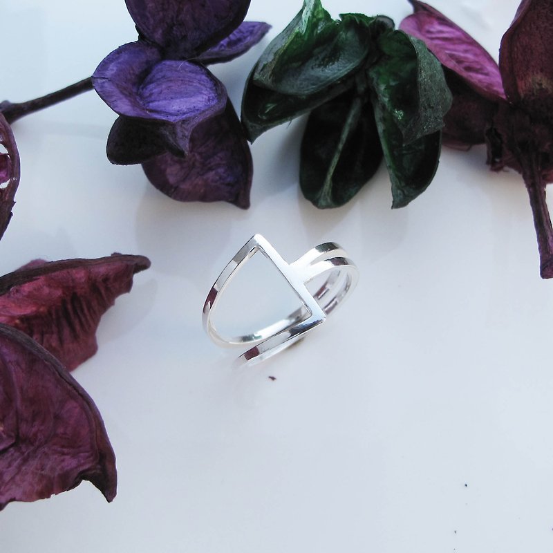 [Handmade custom silver jewelry] Naked empty triangle | Personalized wide version handmade sterling silver ring | - แหวนทั่วไป - เงินแท้ สีเงิน