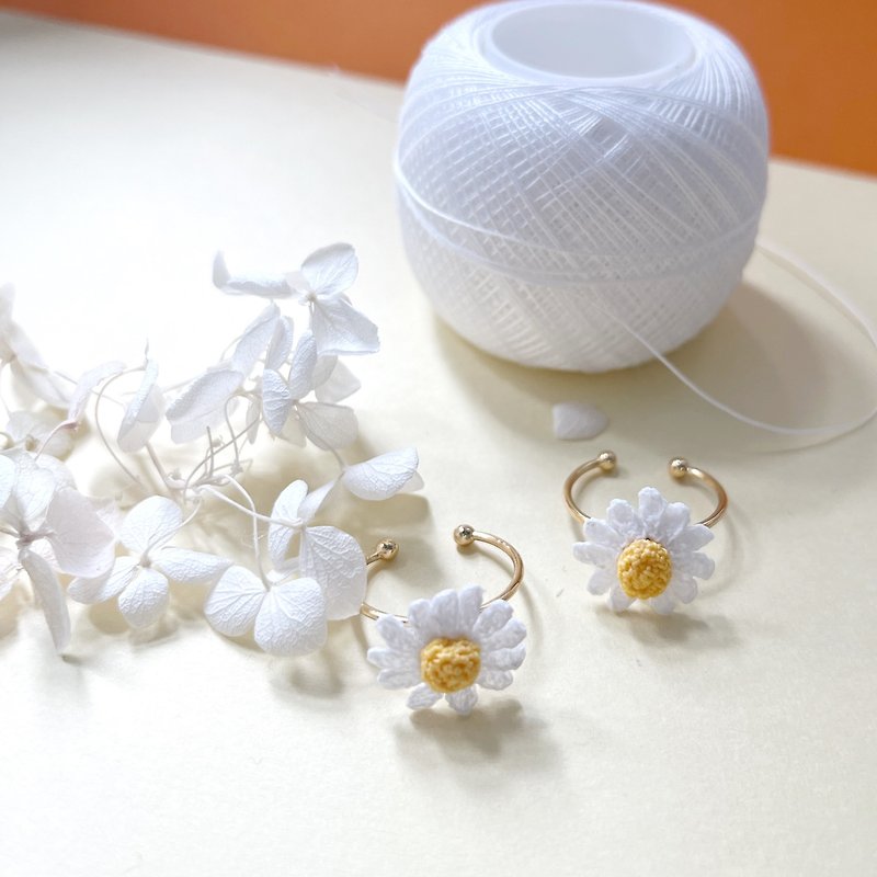 *My Fancy Handmade*crochet flower ring - แหวนทั่วไป - งานปัก ขาว