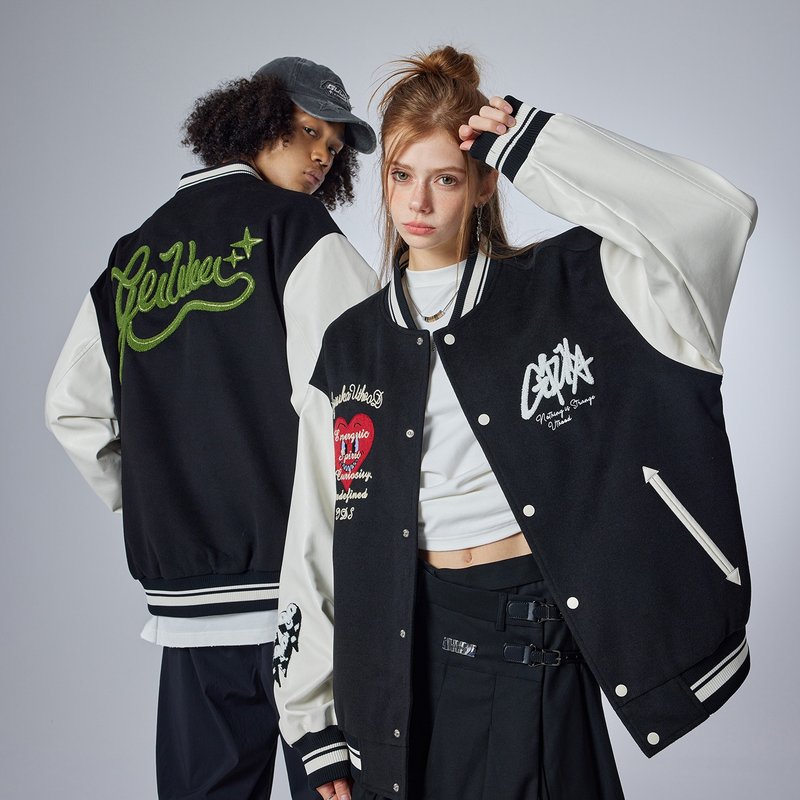 Couples love embroidery black baseball jacket matching coat - เสื้อโค้ทผู้ชาย - เส้นใยสังเคราะห์ สีดำ