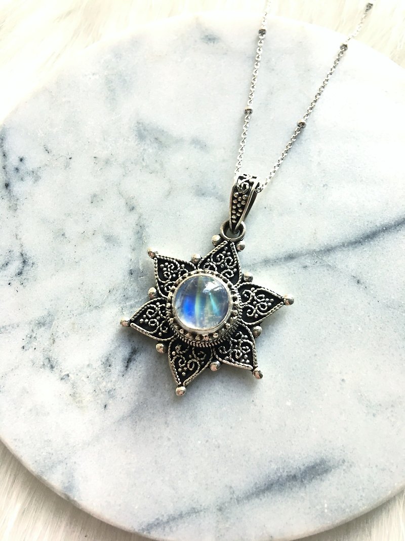 月光石925純銀復古花系設計項鍊 尼泊爾手工銀飾 - 項鍊 - 寶石 藍色