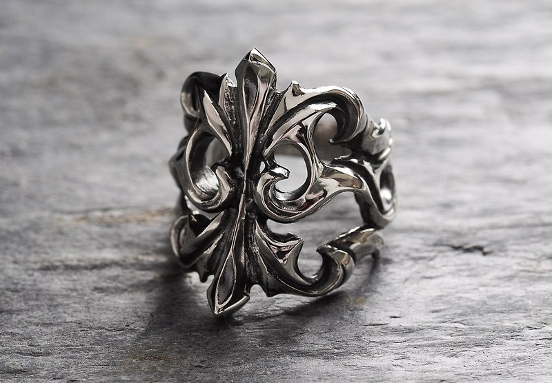 925純銀飾 華麗歐式雕花騎士鳶尾花寬版戒指 - 戒指 - 純銀 銀色