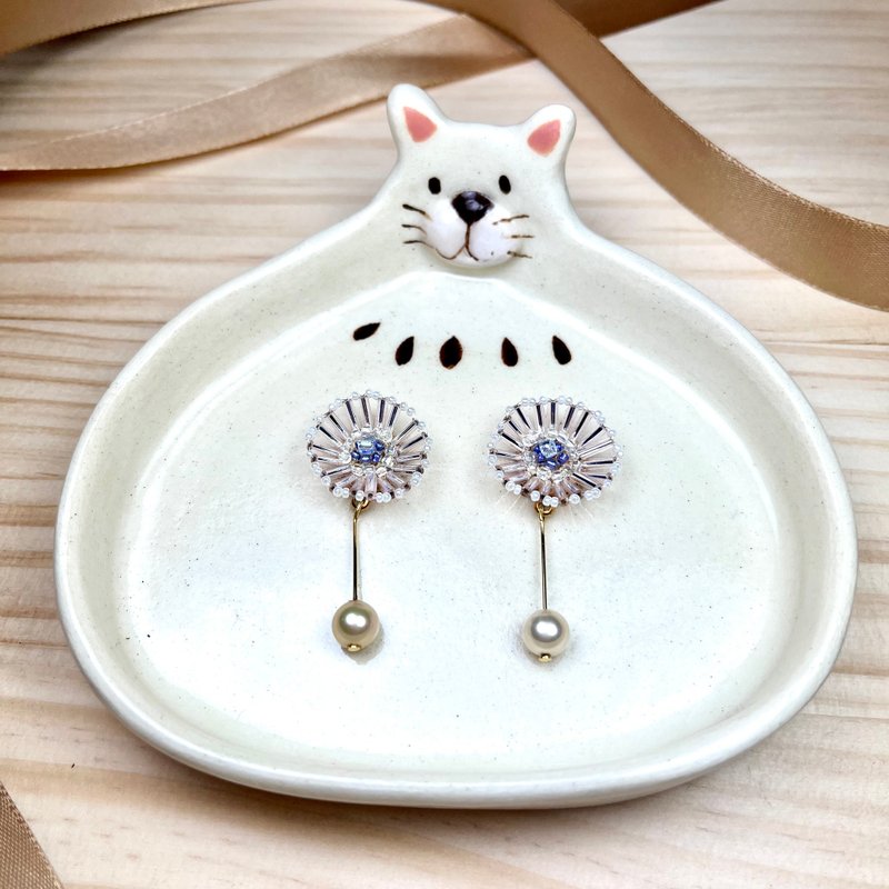 A Lu Natural Freshwater Pearl Dandelion Bead Flower Earrings/Gift Mother's Day Handmade Original Limited Edition - ต่างหู - ไข่มุก หลากหลายสี