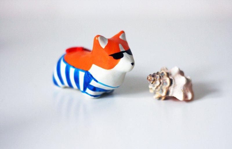 Welsh Corgi Figurine Wearing Bathing Suit - ตุ๊กตา - ดินเหนียว หลากหลายสี