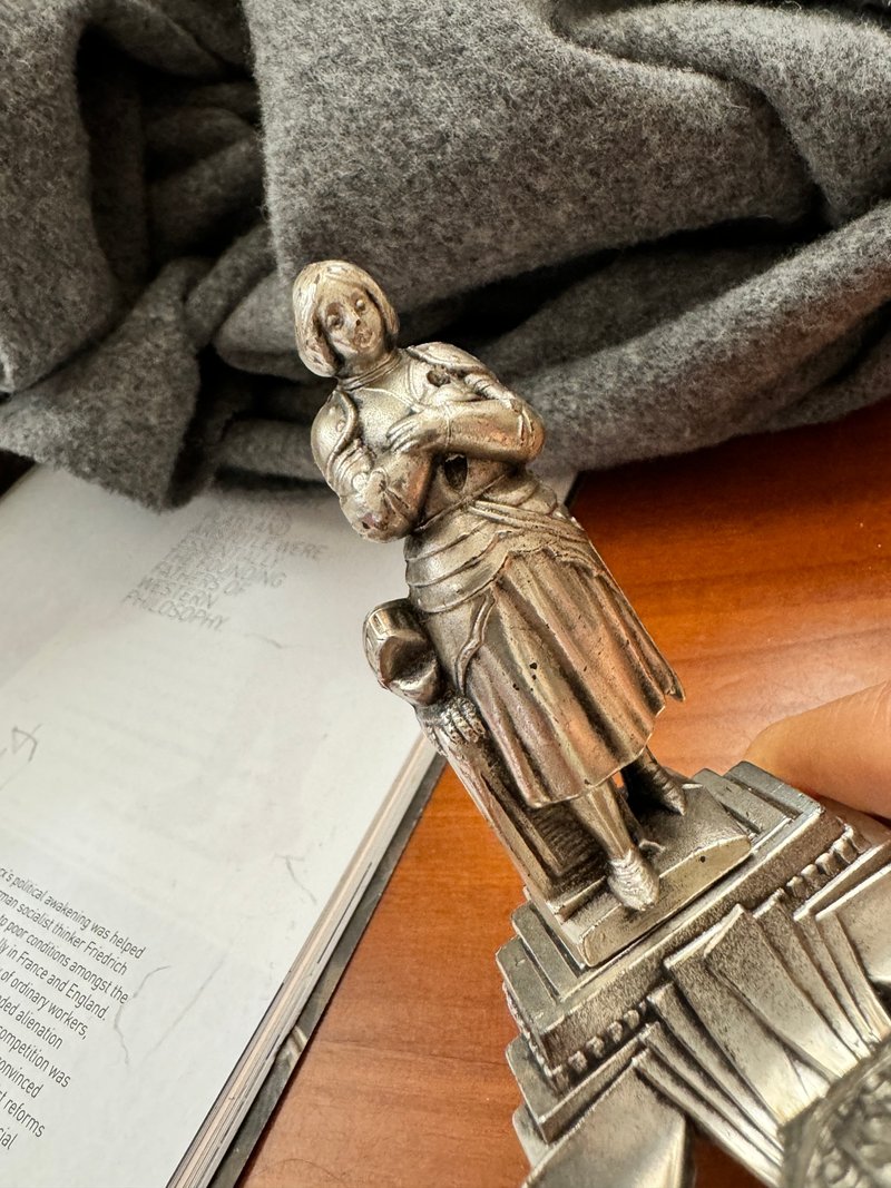 金銀ベビーアンティーク ジャンヌダルク フランス製銀彫りインクスタンド ペンホルダーツール フランス製 W767 - 収納用品 - 金属 シルバー