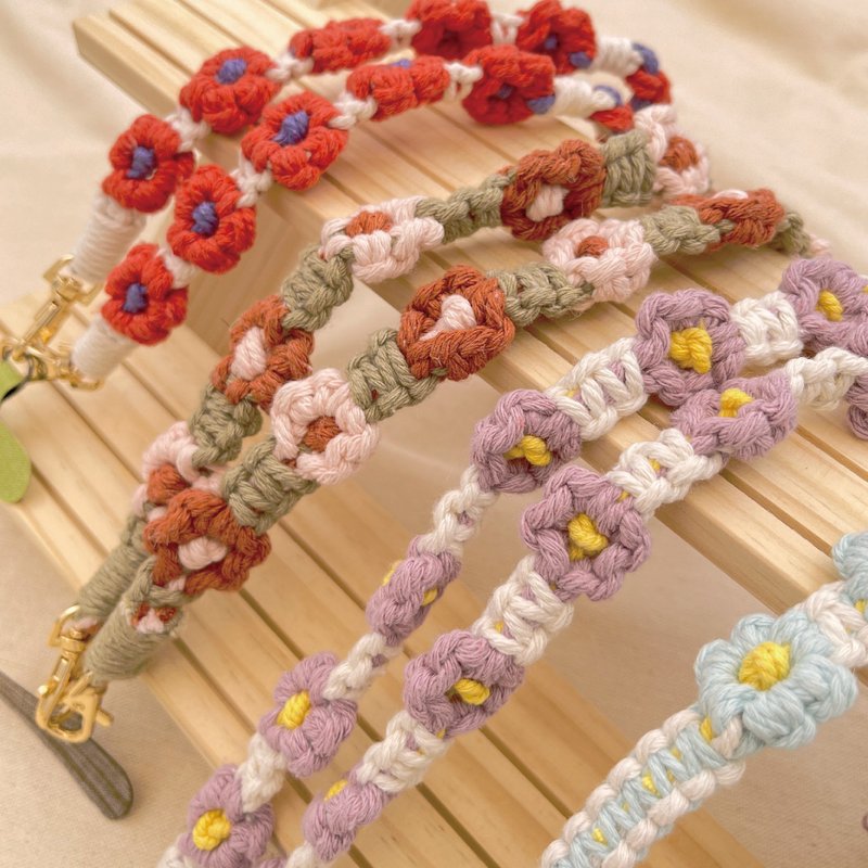 Handmade flower mobile phone lanyard - อื่นๆ - วัสดุอื่นๆ หลากหลายสี