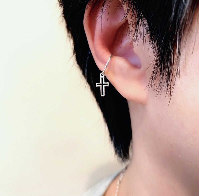 MIH Gold Jewelry | Openwork Cross Sterling Silver Ear Cuff cross silver ear cuff - ต่างหู - เงินแท้ สีเงิน