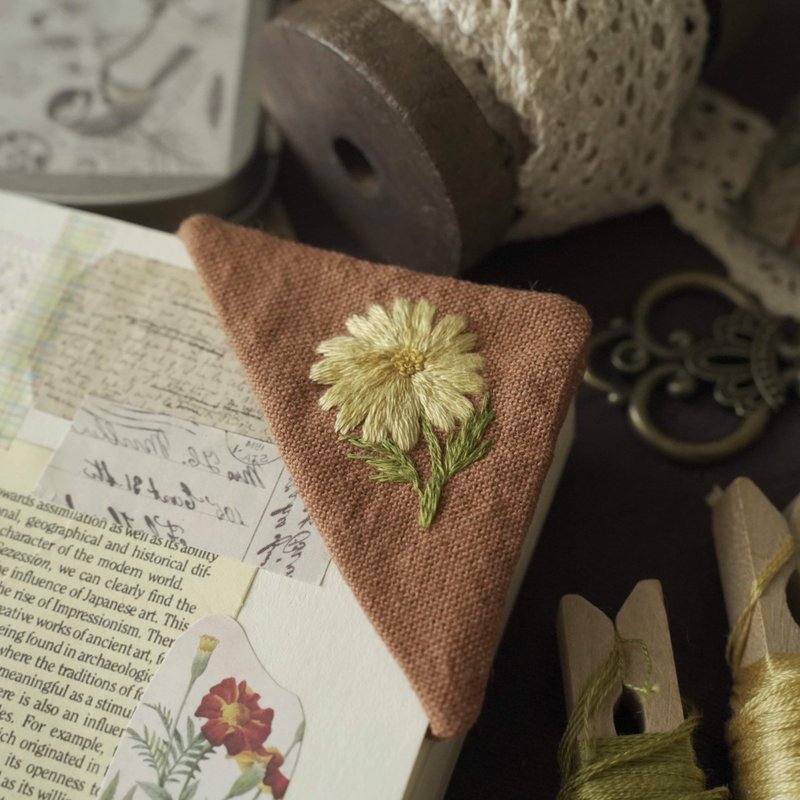 手工刺繡 \ 書籤 \ 非洲雛菊 - 書籤 - 棉．麻 橘色