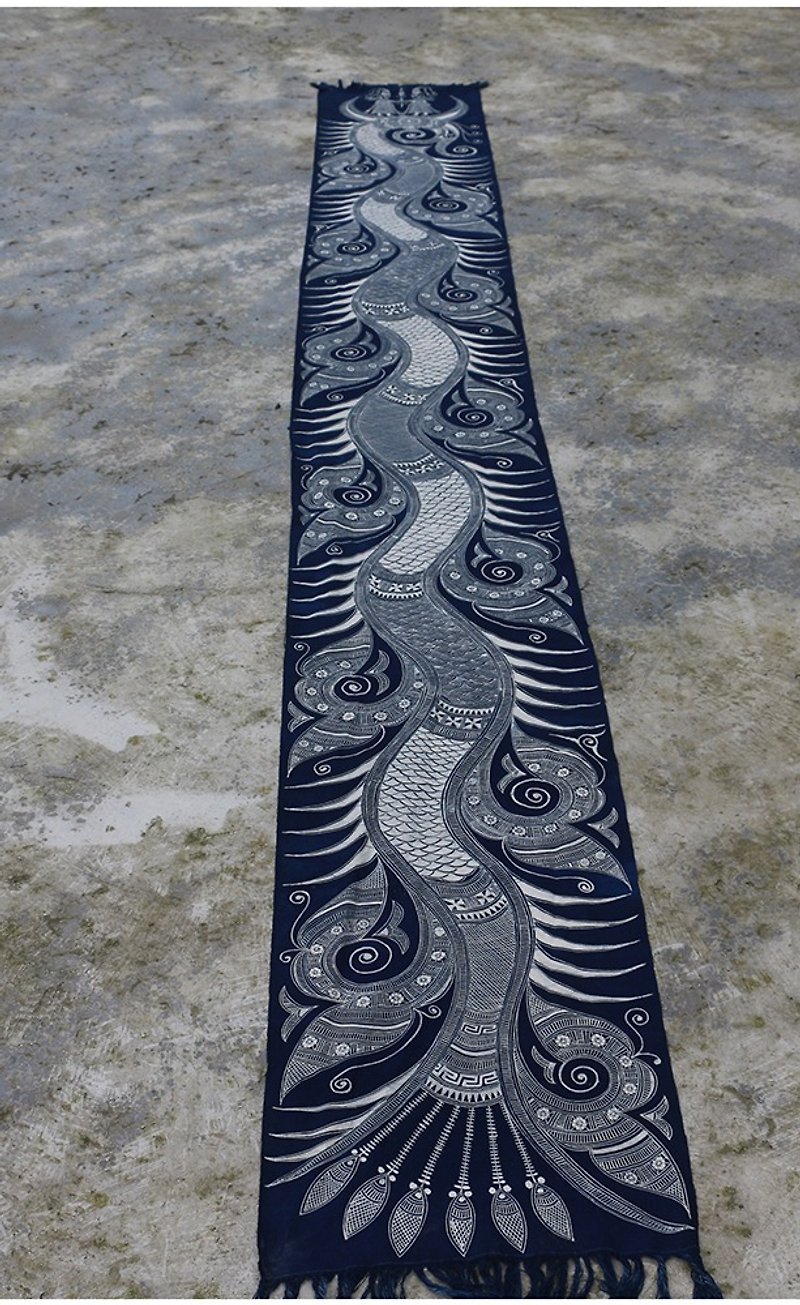 Yishanren | Miao handmade batik plant dyeing DIY patchwork material sewing cloth fast cloth head hanging painting - ผ้ารองโต๊ะ/ของตกแต่ง - ผ้าฝ้าย/ผ้าลินิน 